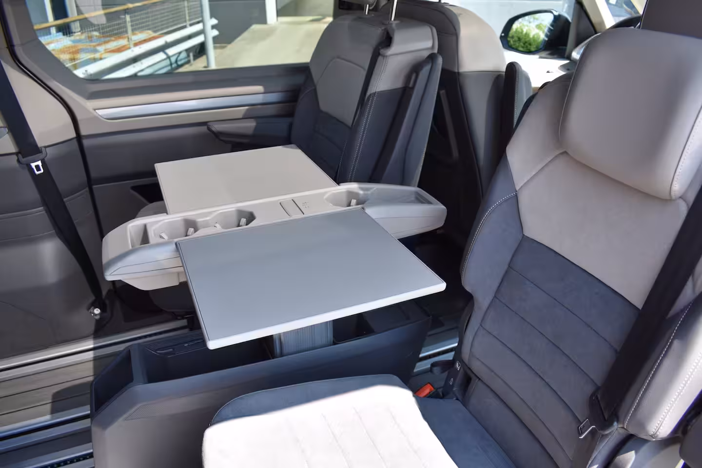 Volkswagen Multivan Bulli eHybrid lang 4MOTION | Verlaagd dynamisch onderstel | 'App-Connect' draadloze smartp