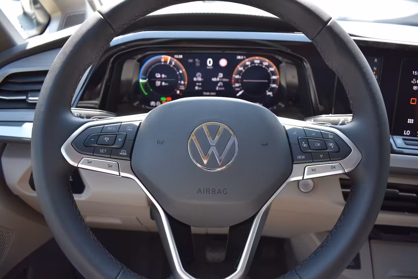 Volkswagen Multivan Bulli eHybrid lang 4MOTION | Verlaagd dynamisch onderstel | 'App-Connect' draadloze smartp