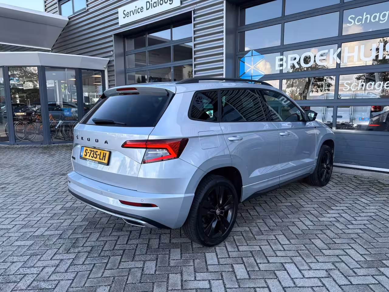 Skoda Karoq 1.5 TSI 150 pk ACT Sportline Business | Achteruitrijcamera | Stoel\stuur verwarming | Appl