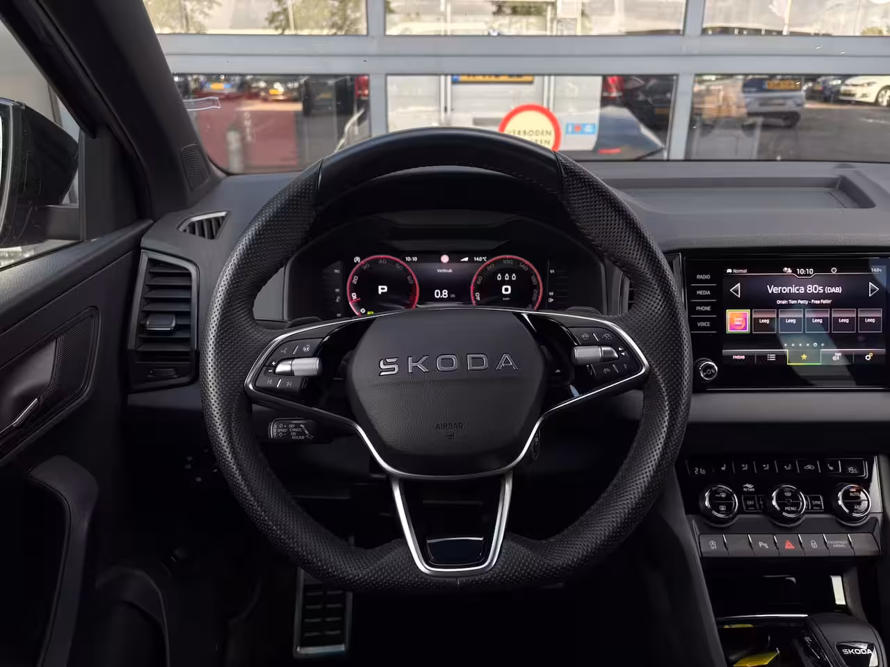 Skoda Karoq 1.5 TSI 150 pk ACT Sportline Business | Achteruitrijcamera | Stoel\stuur verwarming | Appl