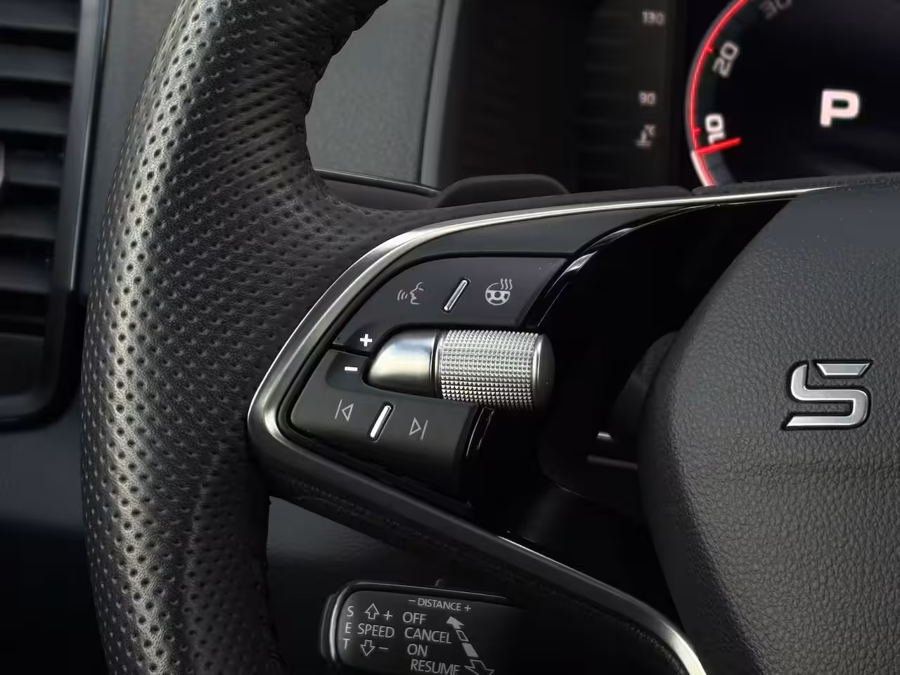 Skoda Karoq 1.5 TSI 150 pk ACT Sportline Business | Achteruitrijcamera | Stoel\stuur verwarming | Appl