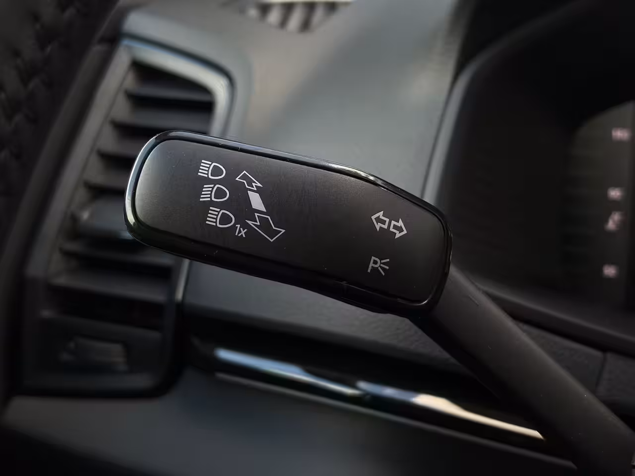 Skoda Karoq 1.5 TSI 150 pk ACT Sportline Business | Achteruitrijcamera | Stoel\stuur verwarming | Appl