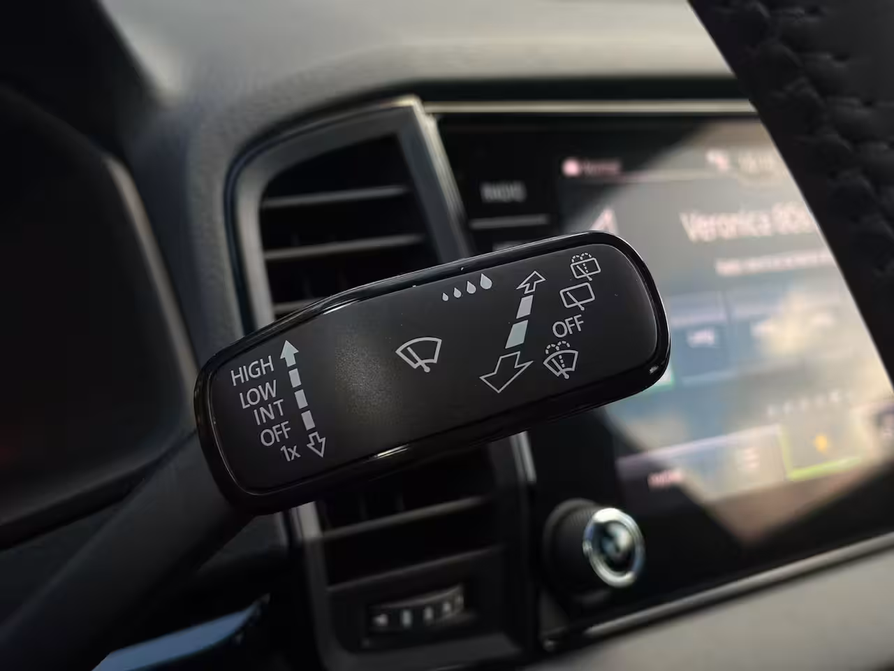 Skoda Karoq 1.5 TSI 150 pk ACT Sportline Business | Achteruitrijcamera | Stoel\stuur verwarming | Appl