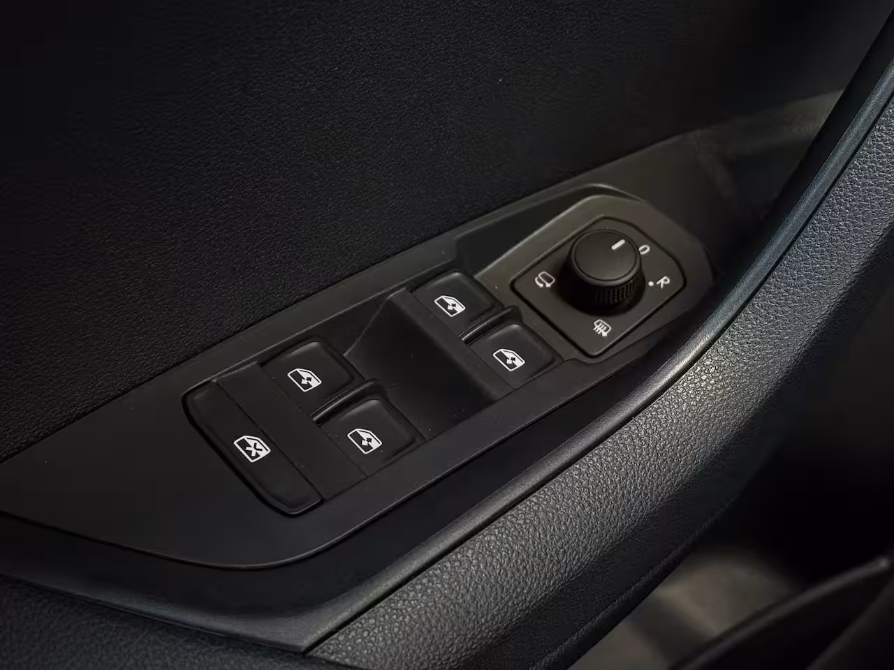Skoda Karoq 1.5 TSI 150 pk ACT Sportline Business | Achteruitrijcamera | Stoel\stuur verwarming | Appl