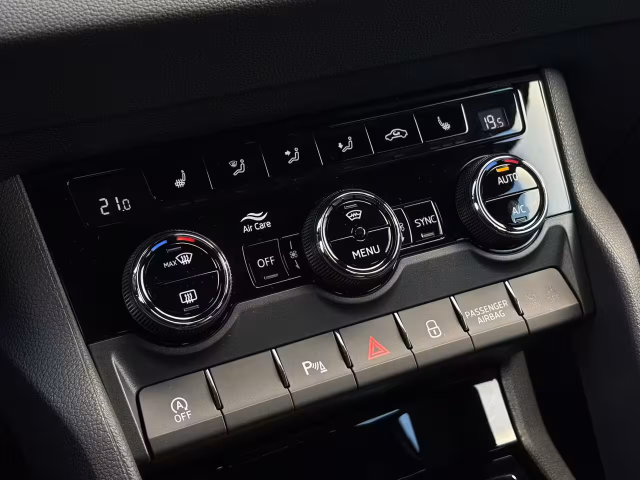 Skoda Karoq 1.5 TSI 150 pk ACT Sportline Business | Achteruitrijcamera | Stoel\stuur verwarming | Appl