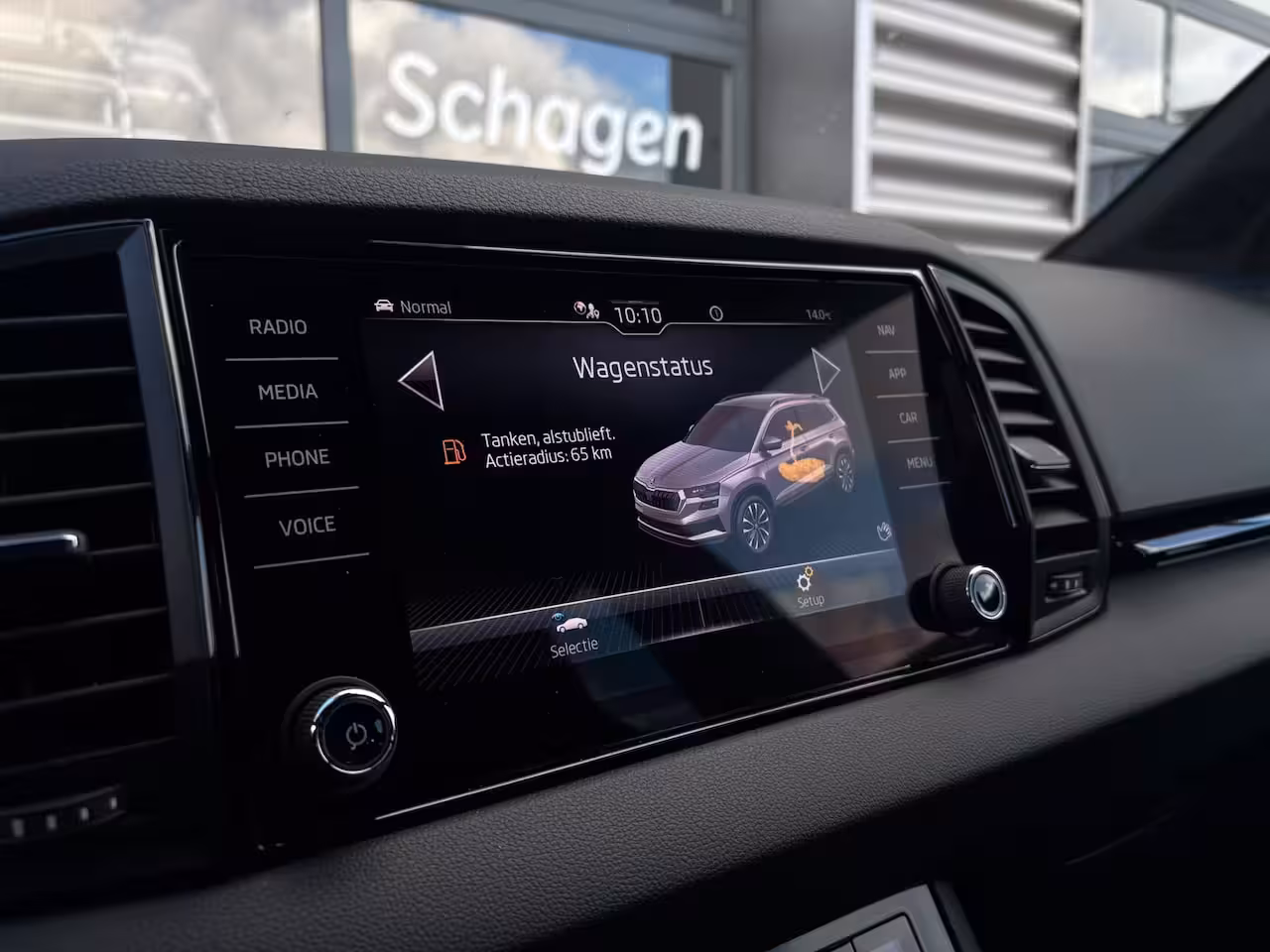Skoda Karoq 1.5 TSI 150 pk ACT Sportline Business | Achteruitrijcamera | Stoel\stuur verwarming | Appl