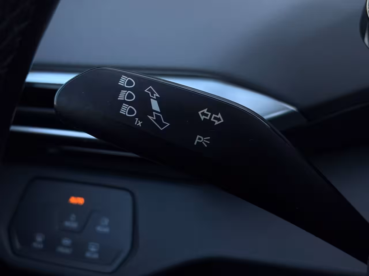 Volkswagen ID.5 Pro 77 kWh 175 pk | SoH 95, 78% | Wegklapbare Trekhaak | Apple Carplay | Cruise control ad