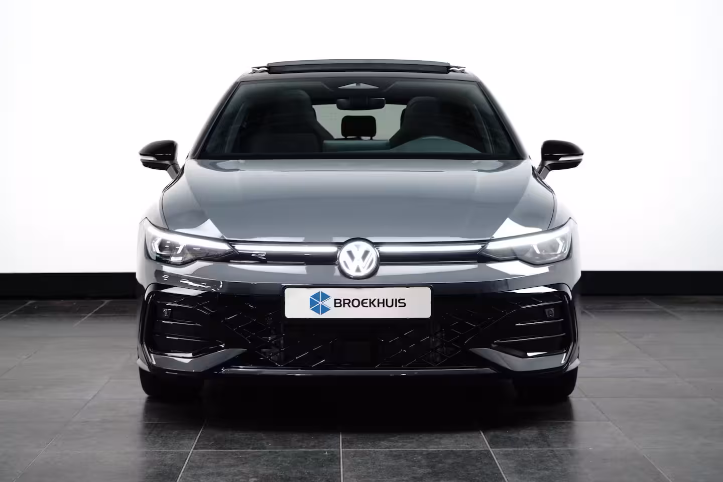 Volkswagen Golf 1.5 eTSI 150 pk R-Line | Panoramadak | 360 Camera | Matrix LED |
