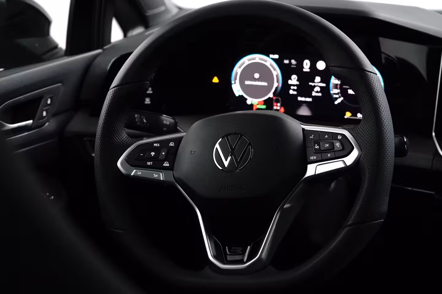 Volkswagen Golf 1.5 eTSI 150 pk R-Line | Panoramadak | 360 Camera | Matrix LED |