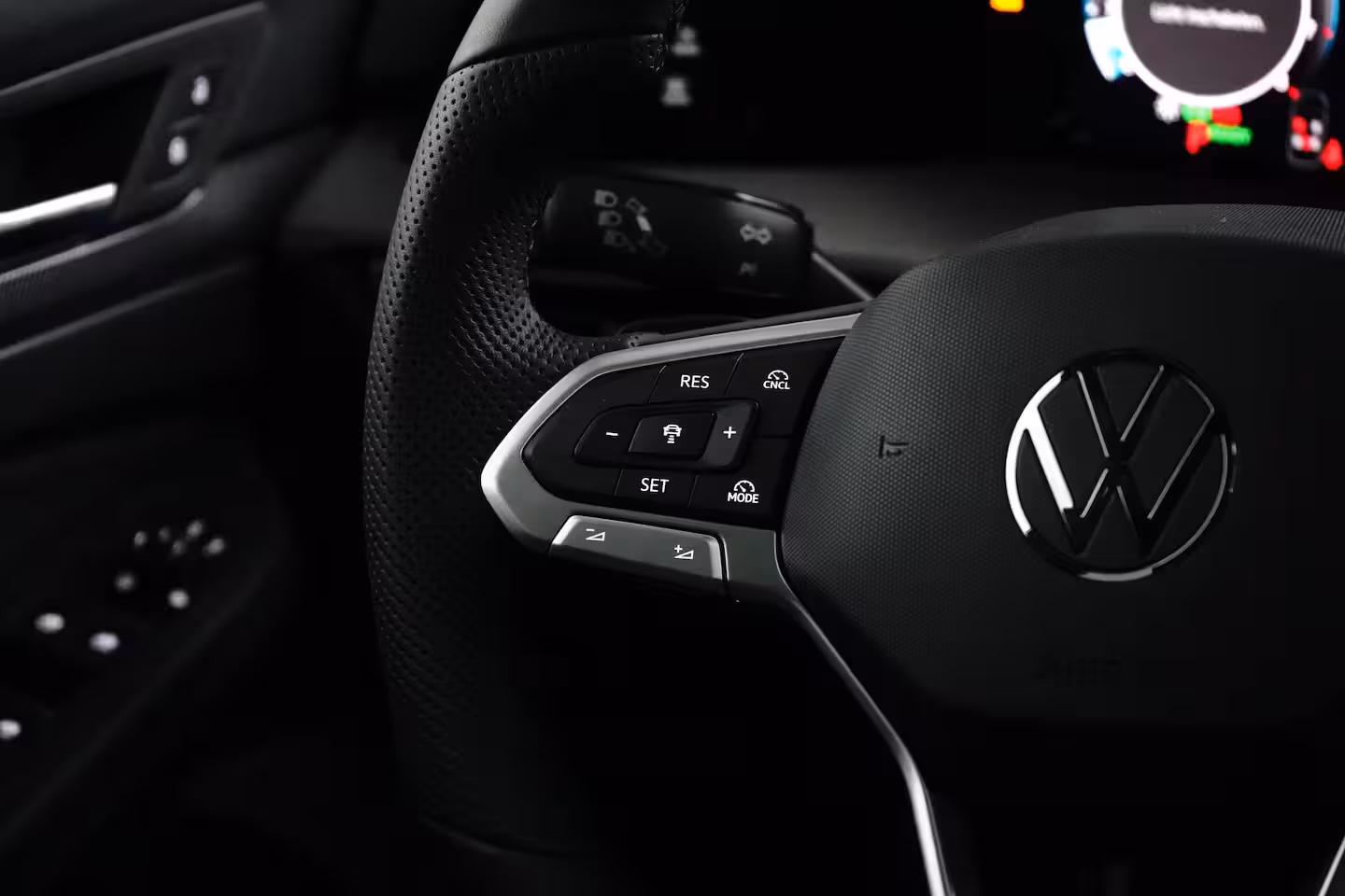 Volkswagen Golf 1.5 eTSI 150 pk R-Line | Panoramadak | 360 Camera | Matrix LED |