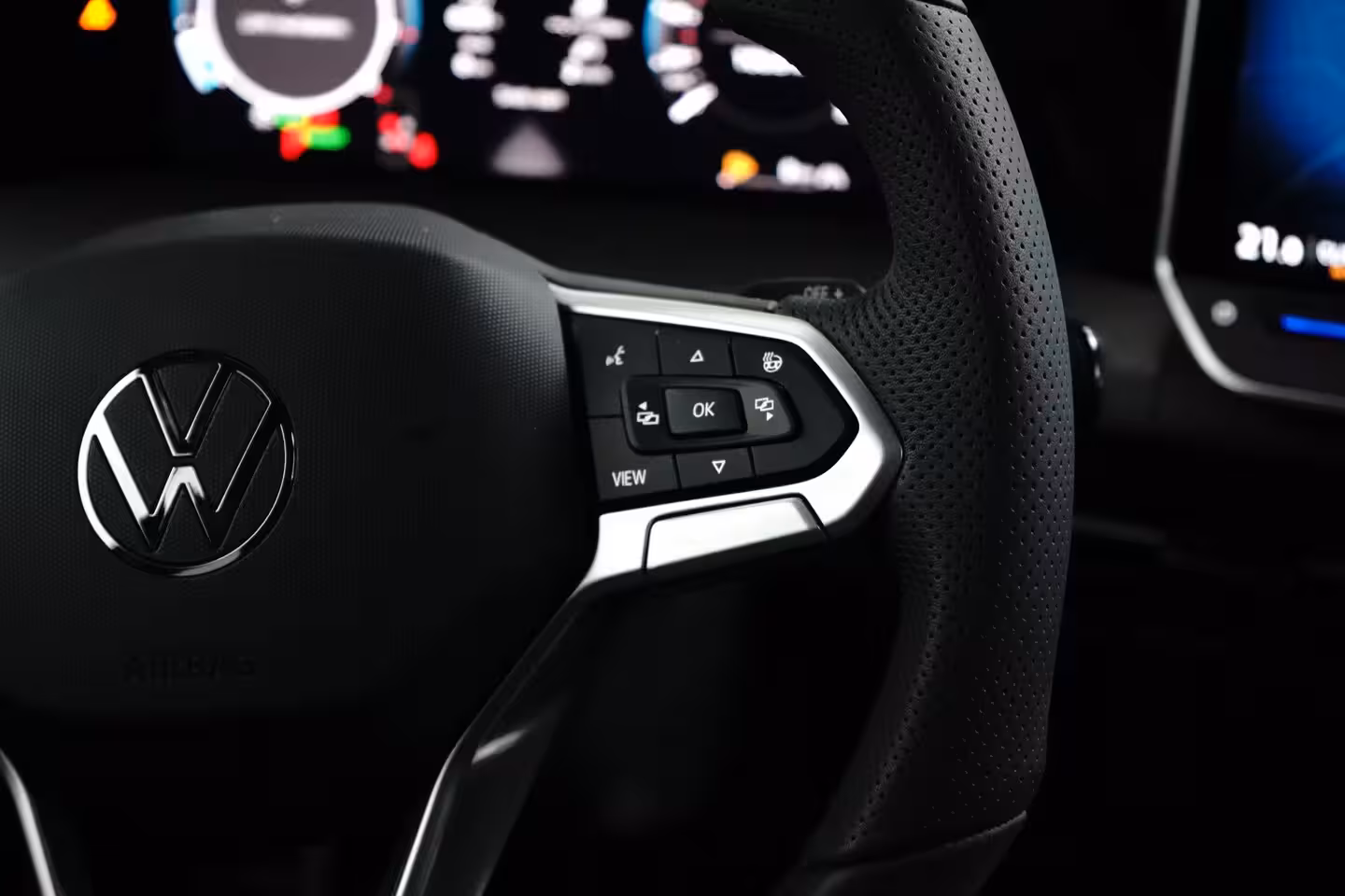 Volkswagen Golf 1.5 eTSI 150 pk R-Line | Panoramadak | 360 Camera | Matrix LED |