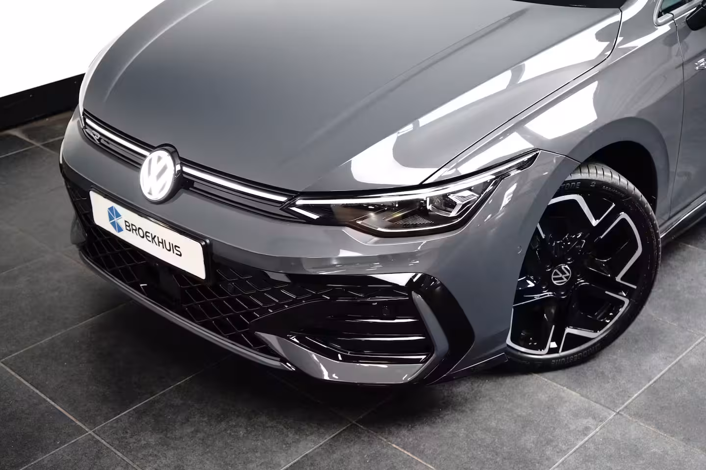 Volkswagen Golf 1.5 eTSI 150 pk R-Line | Panoramadak | 360 Camera | Matrix LED |