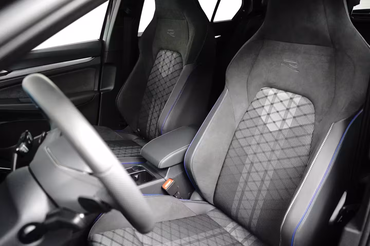 Volkswagen Golf 1.5 eTSI 150 pk R-Line | Panoramadak | 360 Camera | Matrix LED |