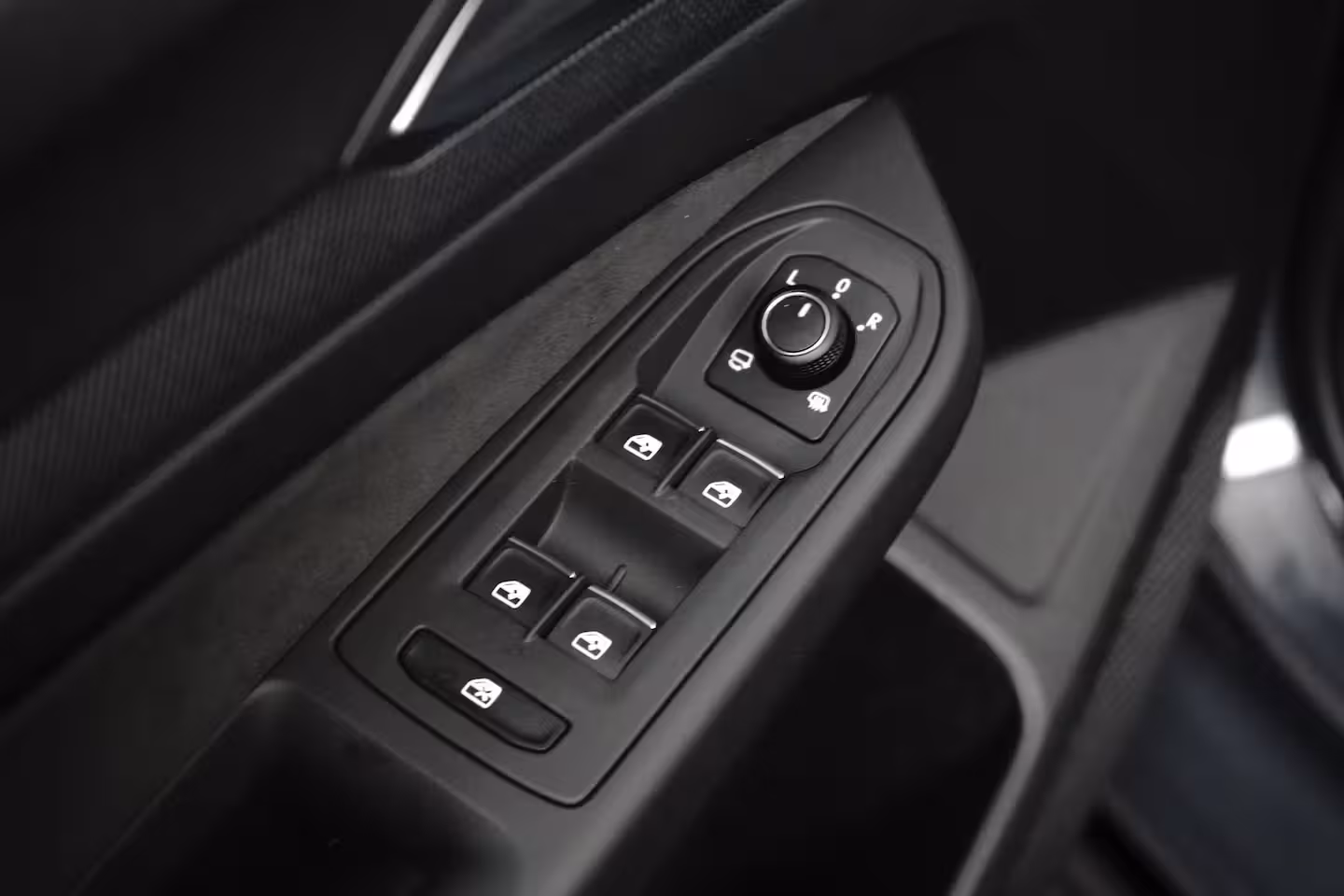Volkswagen Golf 1.5 eTSI 150 pk R-Line | Panoramadak | 360 Camera | Matrix LED |