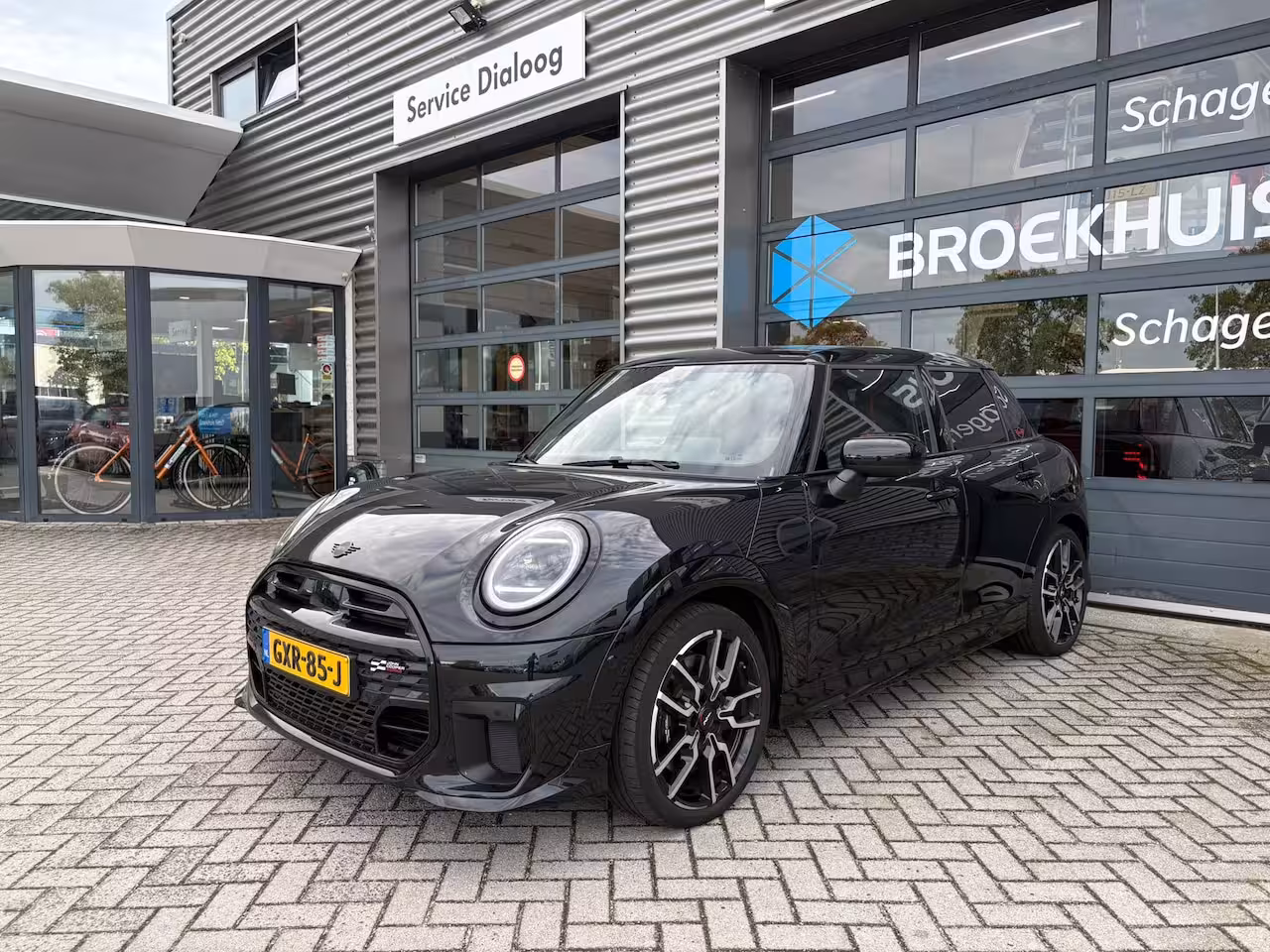 Mini 5-Deurs 2.0 Cooper S John Cooper Works XL 204 pk | Achteruitrijcamera | Panoramadak | Apple Carpla