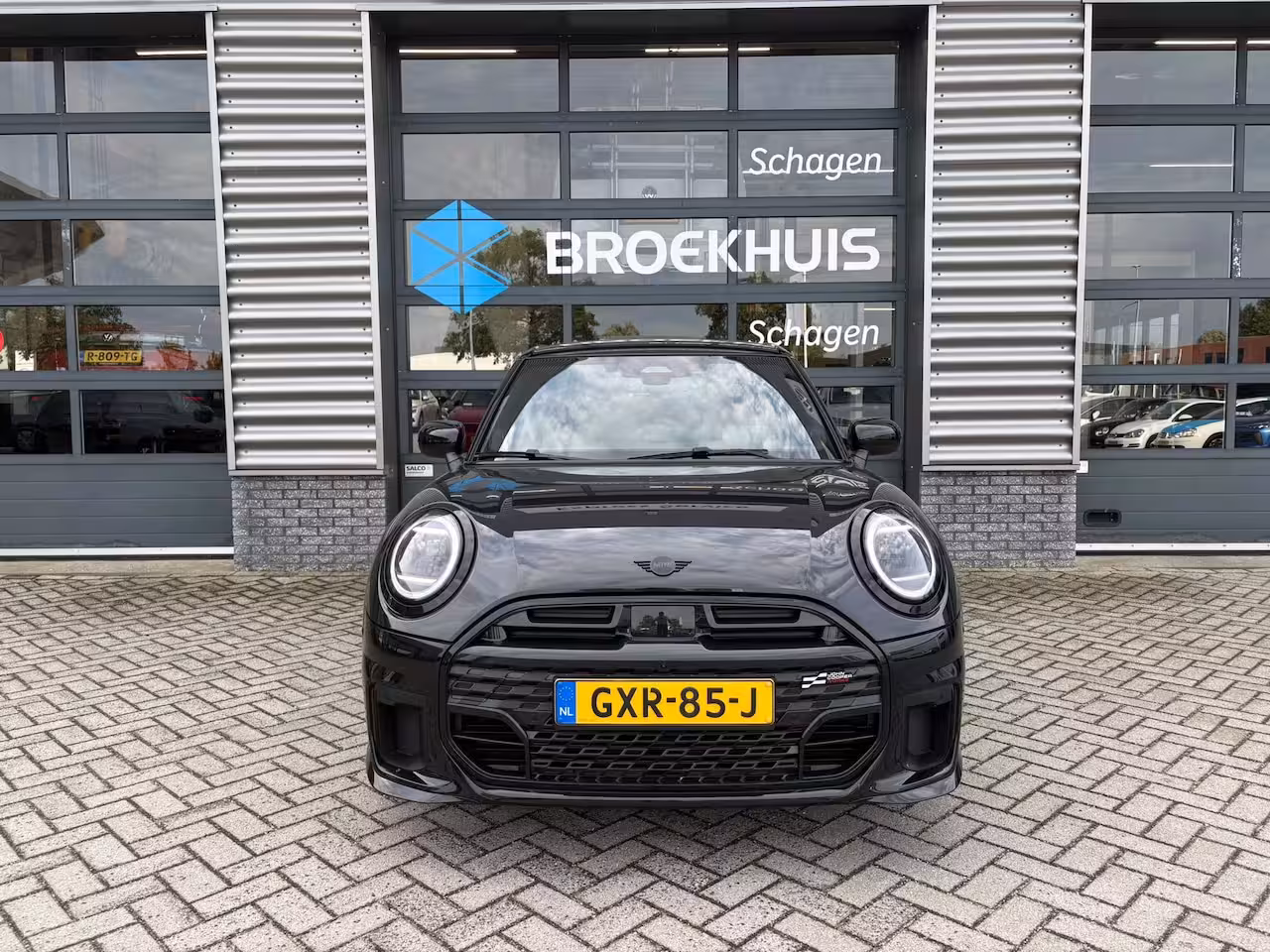 Mini 5-Deurs 2.0 Cooper S John Cooper Works XL 204 pk | Achteruitrijcamera | Panoramadak | Apple Carpla