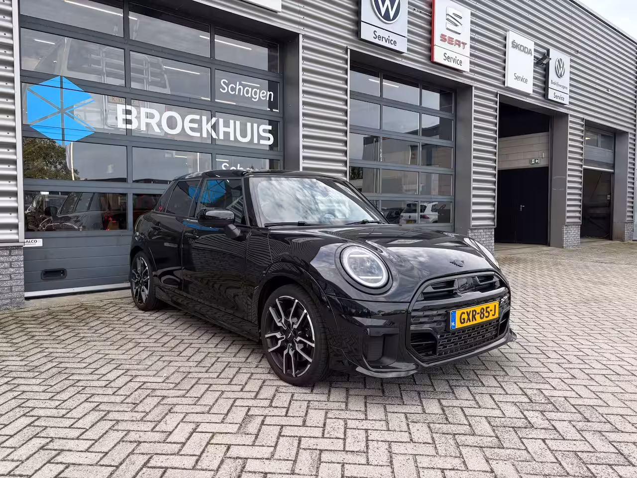 Mini 5-Deurs 2.0 Cooper S John Cooper Works XL 204 pk | Achteruitrijcamera | Panoramadak | Apple Carpla