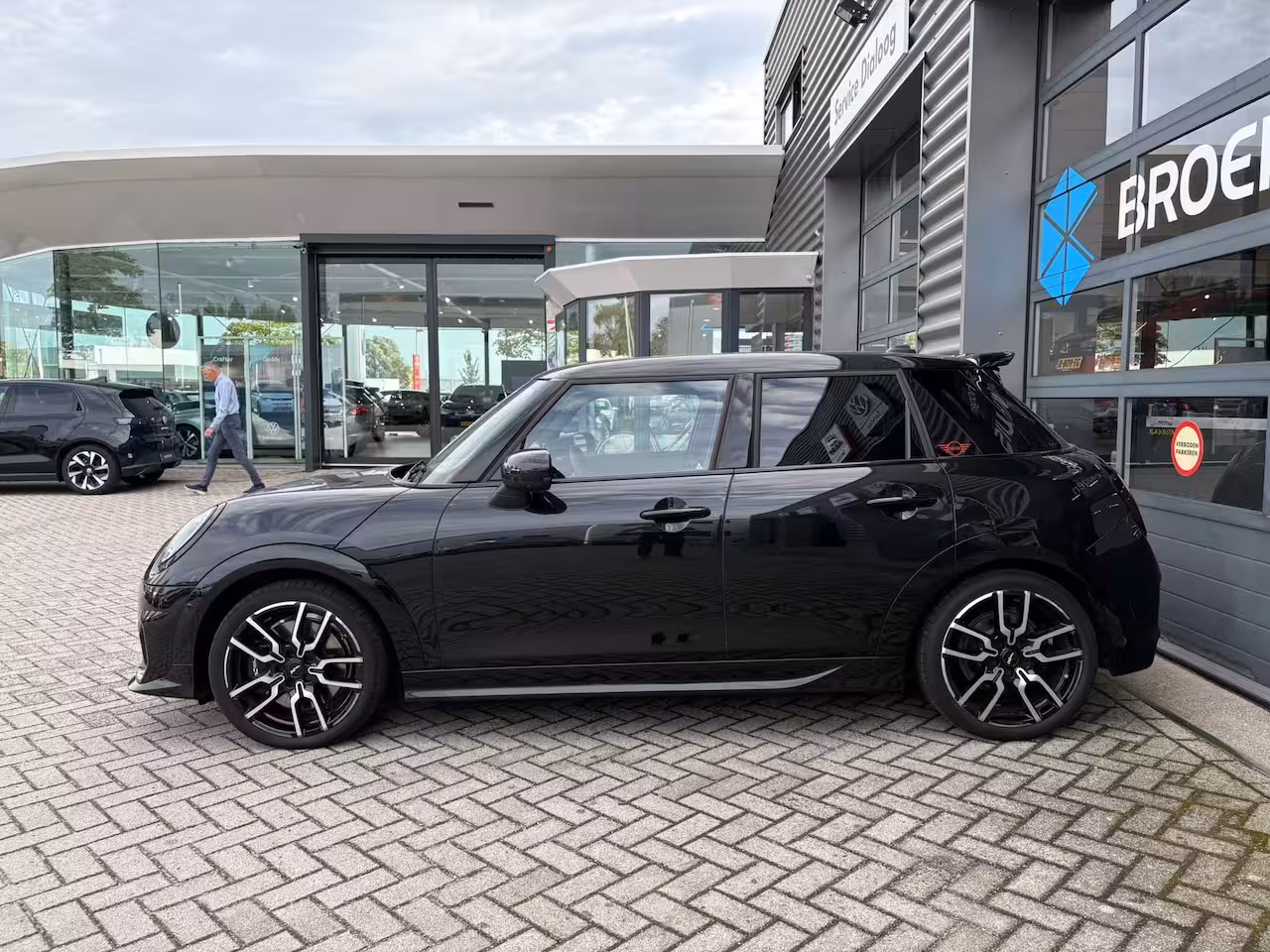 Mini 5-Deurs 2.0 Cooper S John Cooper Works XL 204 pk | Achteruitrijcamera | Panoramadak | Apple Carpla