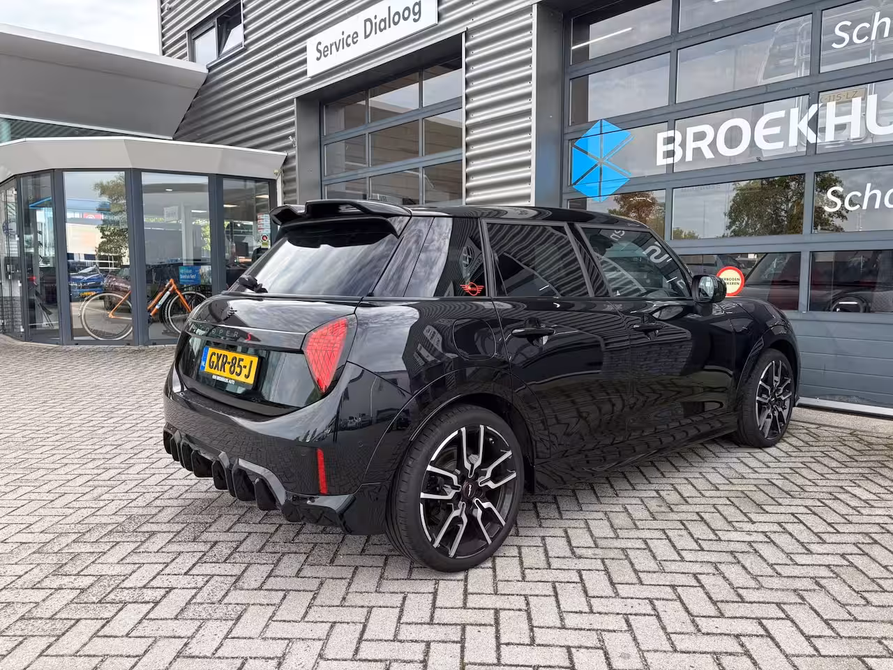 Mini 5-Deurs 2.0 Cooper S John Cooper Works XL 204 pk | Achteruitrijcamera | Panoramadak | Apple Carpla
