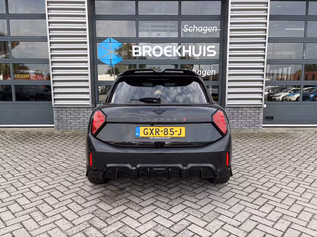 Mini 5-Deurs 2.0 Cooper S John Cooper Works XL 204 pk | Achteruitrijcamera | Panoramadak | Apple Carpla