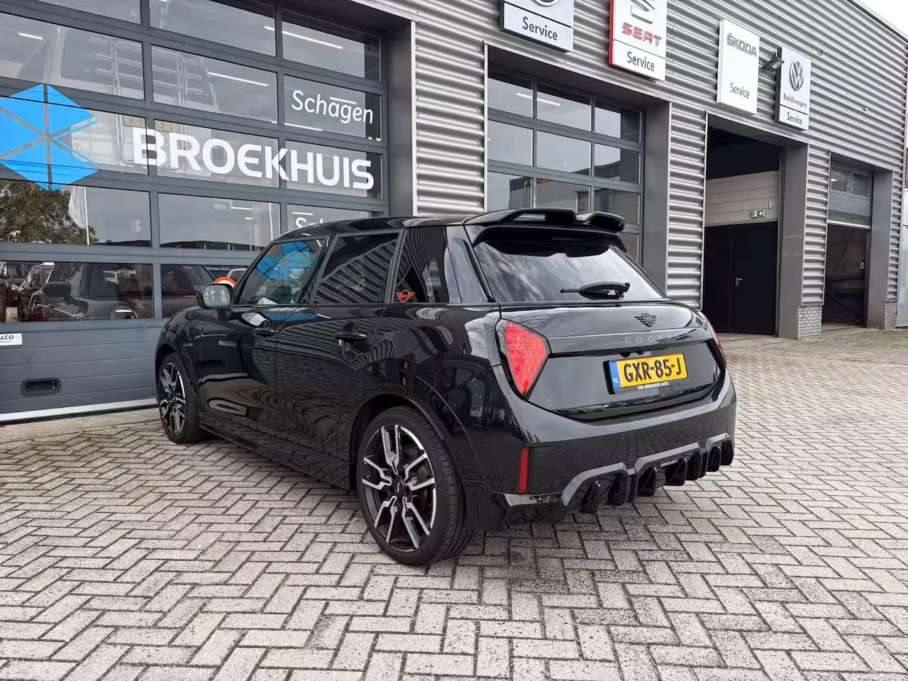 Mini 5-Deurs 2.0 Cooper S John Cooper Works XL 204 pk | Achteruitrijcamera | Panoramadak | Apple Carpla