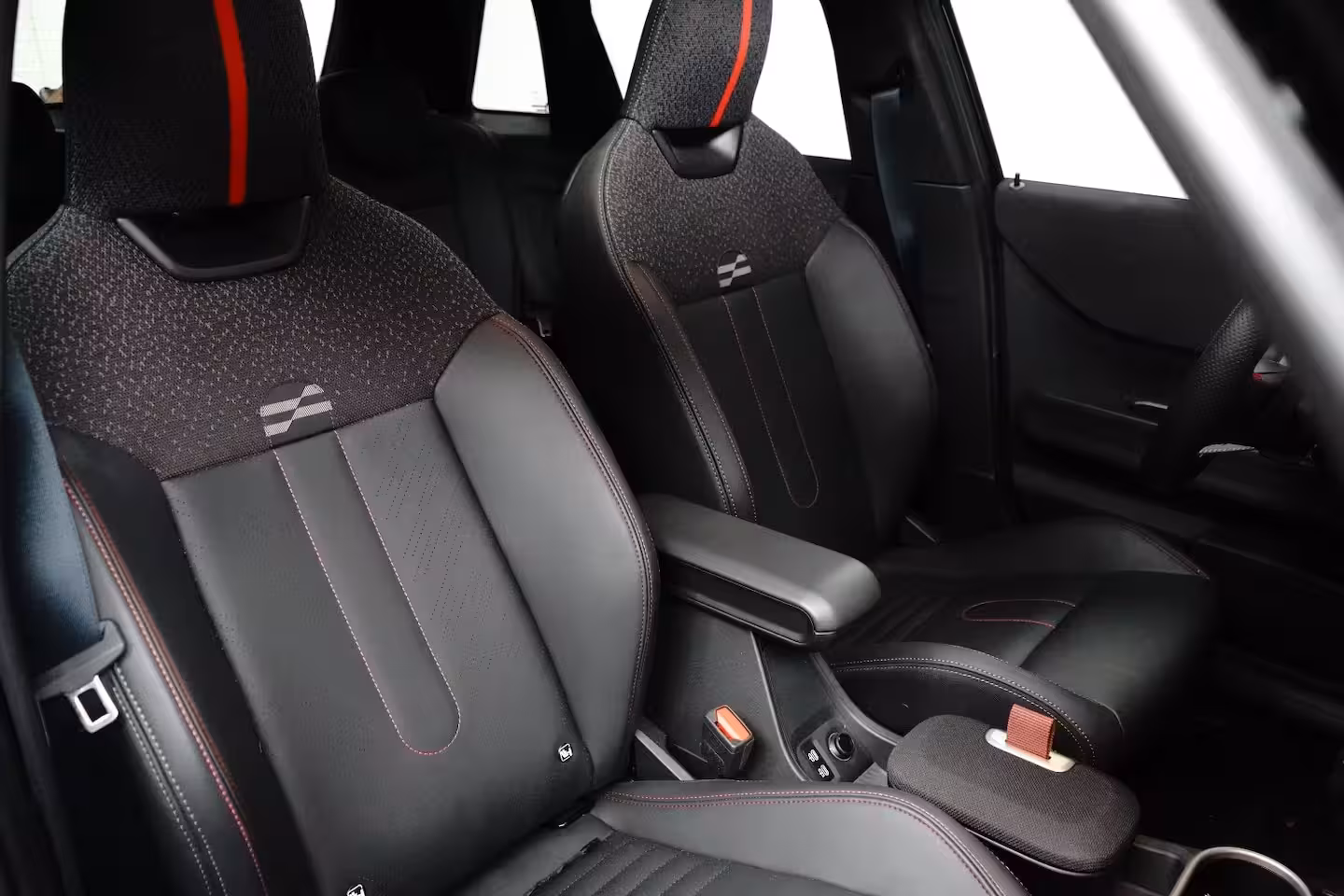 Mini 5-Deurs 2.0 Cooper S John Cooper Works XL 204 pk | Achteruitrijcamera | Panoramadak | Apple Carpla