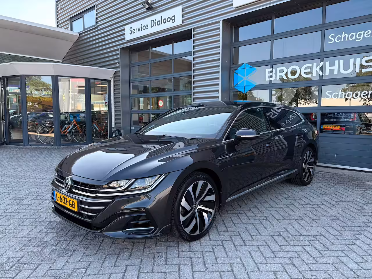 Volkswagen Arteon Shooting Brake 2.0 TSI 190 pk R-Line Business 7-DSG | Achteruitrijcamera | Navigatie | Elektrische achter