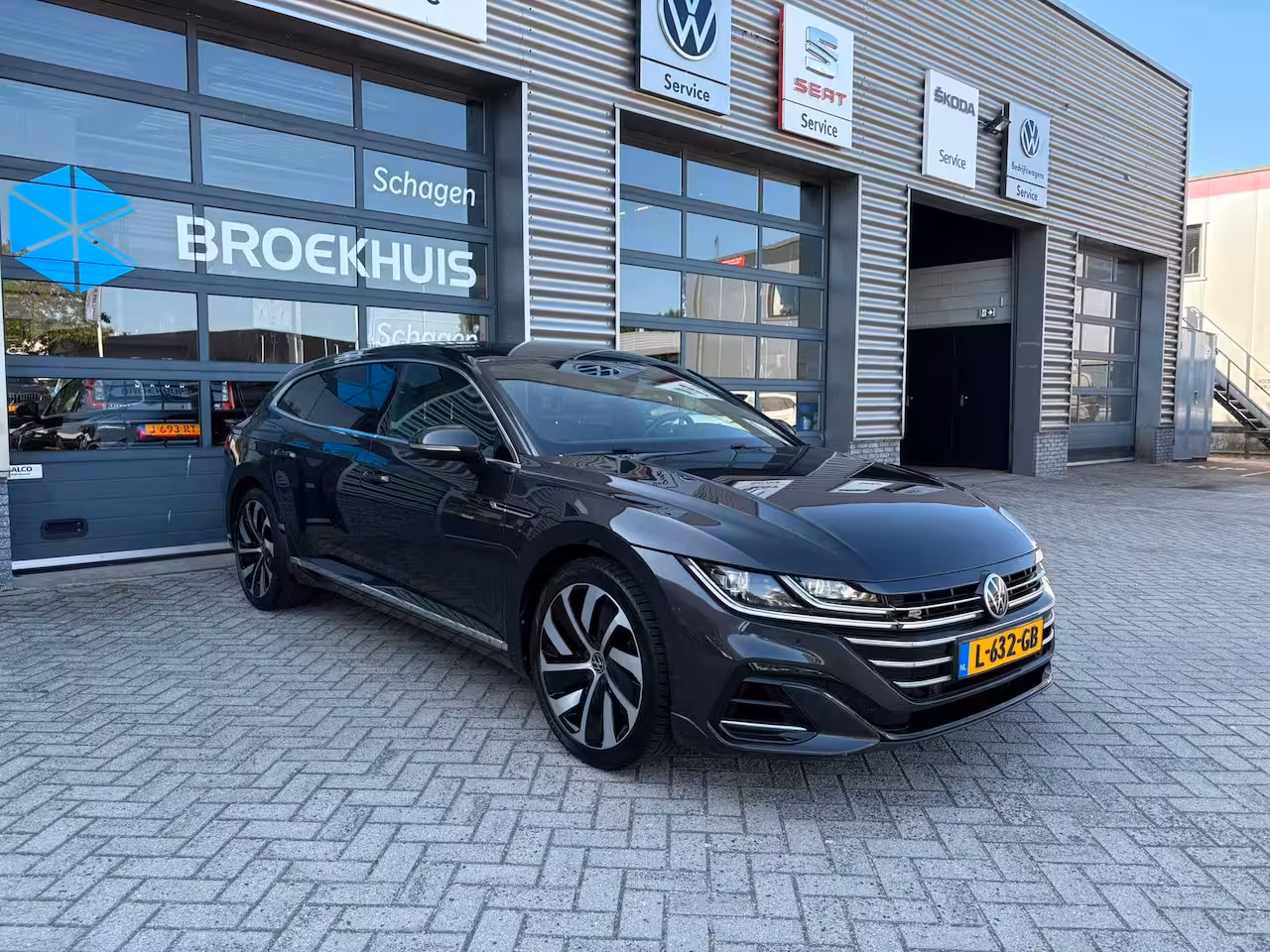 Volkswagen Arteon Shooting Brake 2.0 TSI 190 pk R-Line Business 7-DSG | Achteruitrijcamera | Navigatie | Elektrische achter