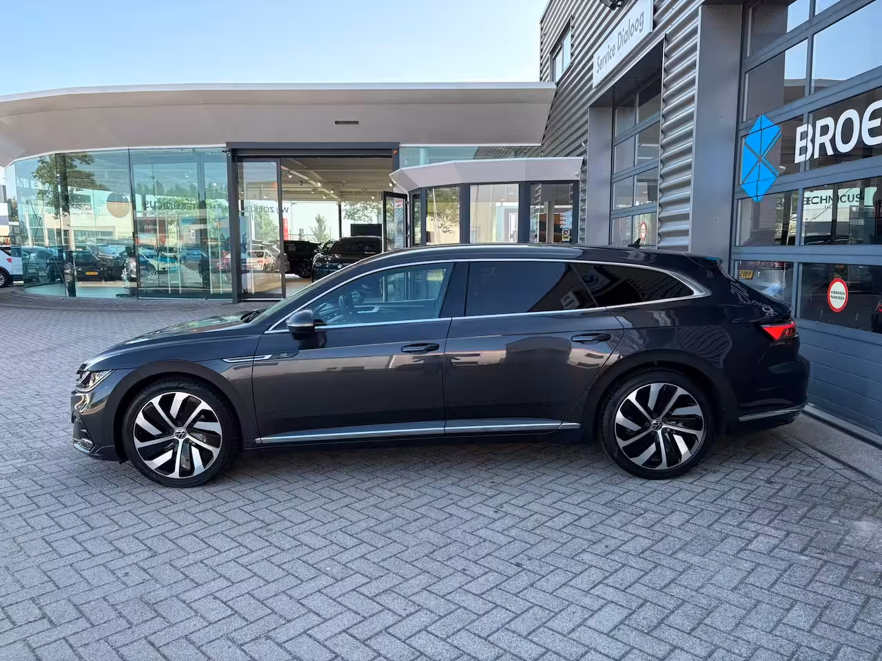 Volkswagen Arteon Shooting Brake 2.0 TSI 190 pk R-Line Business 7-DSG | Achteruitrijcamera | Navigatie | Elektrische achter
