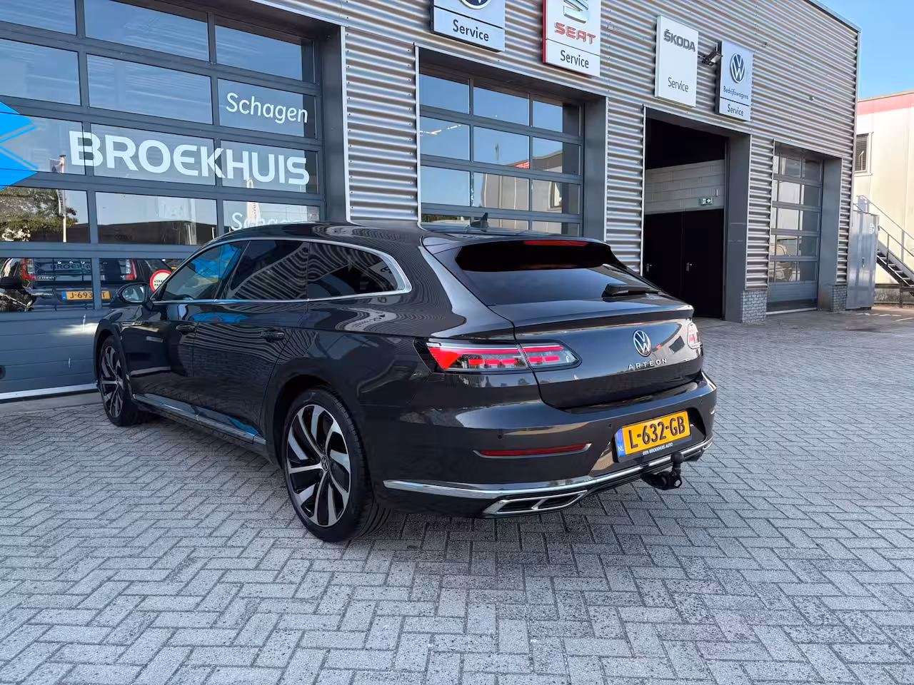 Volkswagen Arteon Shooting Brake 2.0 TSI 190 pk R-Line Business 7-DSG | Achteruitrijcamera | Navigatie | Elektrische achter