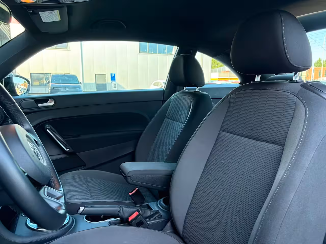 Volkswagen Beetle 1.2 TSI 105 pk Design | Airco | Navigatie | Stoelverwarming |