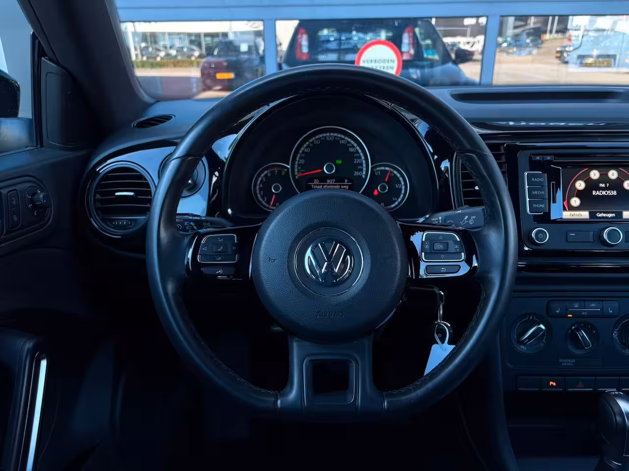 Volkswagen Beetle 1.2 TSI 105 pk Design | Airco | Navigatie | Stoelverwarming |