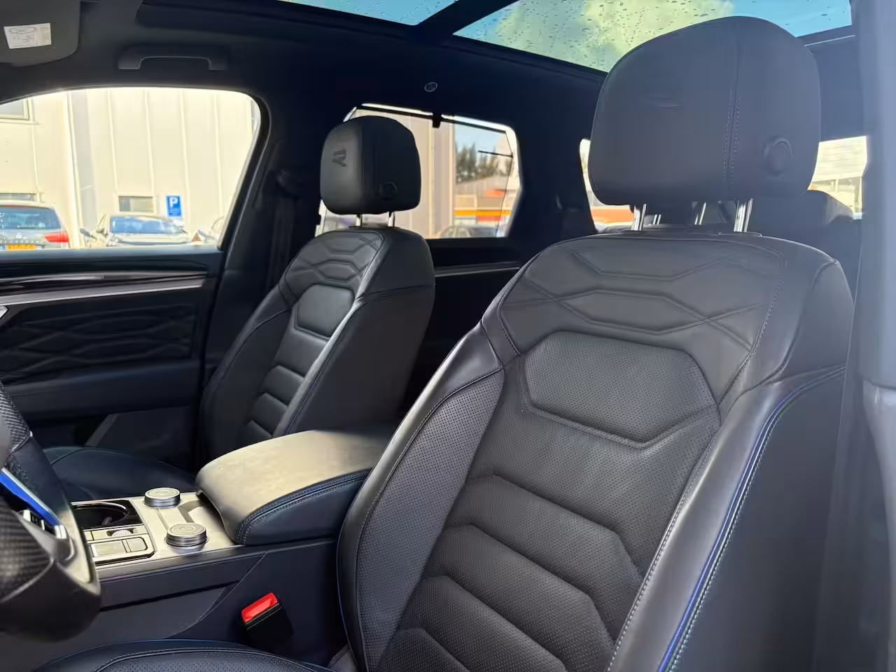 Volkswagen Touareg 3.0 TSi 462 pk eHybrid 4MOTION R | Wegklapbare Trekhaak | Luchtvering | Dynaudio | HUD |
