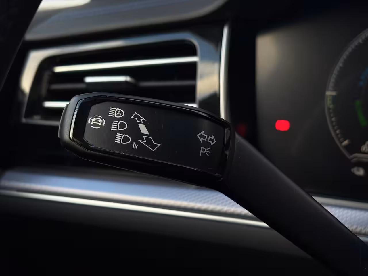Volkswagen Touareg 3.0 TSi 462 pk eHybrid 4MOTION R | Wegklapbare Trekhaak | Luchtvering | Dynaudio | HUD |