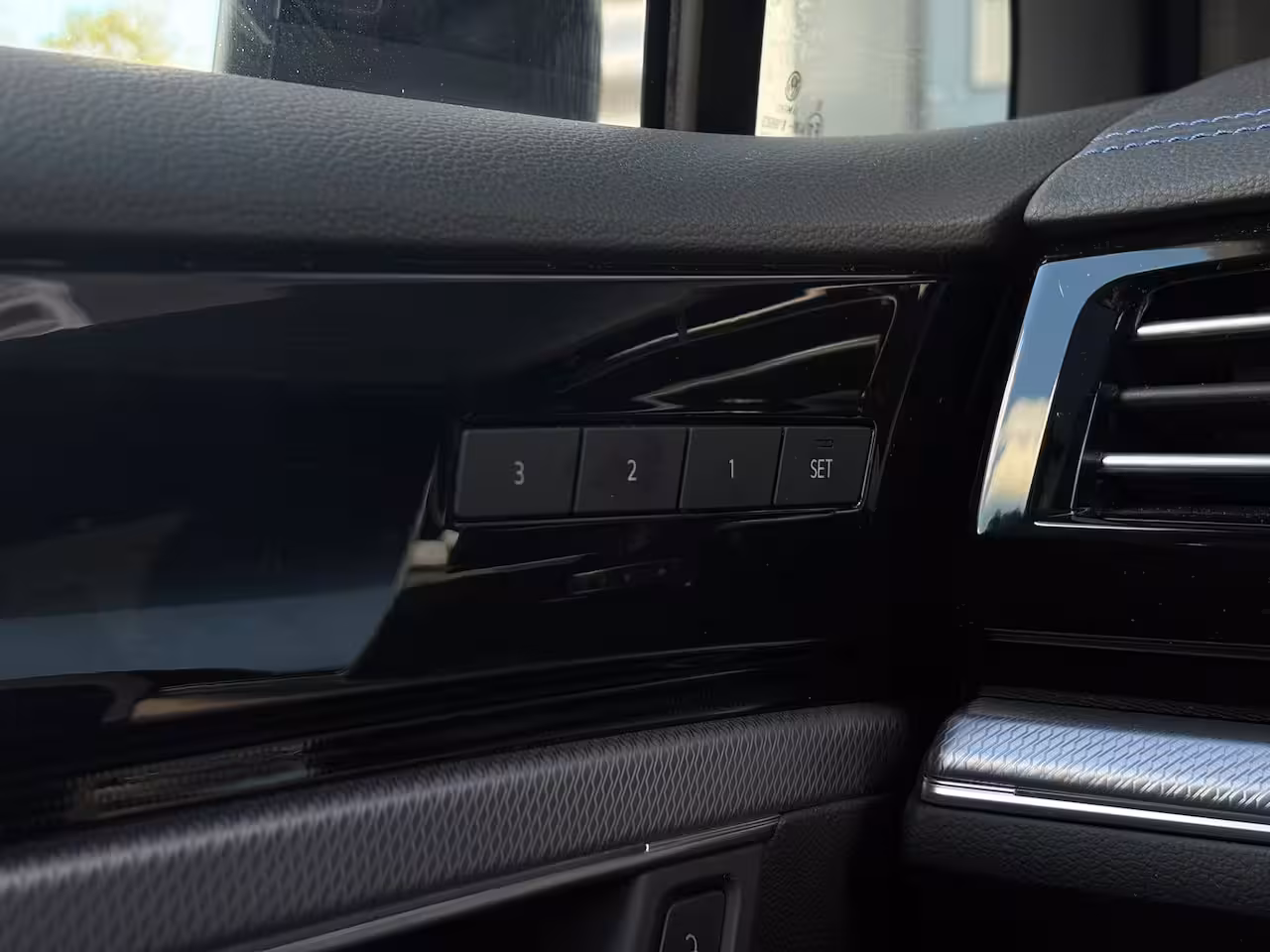 Volkswagen Touareg 3.0 TSi 462 pk eHybrid 4MOTION R | Wegklapbare Trekhaak | Luchtvering | Dynaudio | HUD |