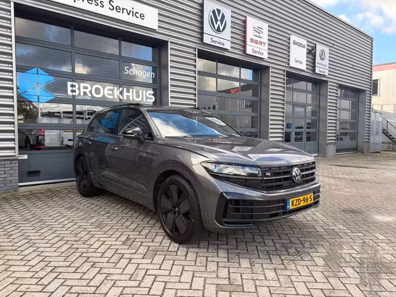 Volkswagen Touareg 3.0 TSi eHybrid 4MOTION 462 pk R-line | Trekhaak elek. uitklapbaar | 21 inch LM-Velgen | A