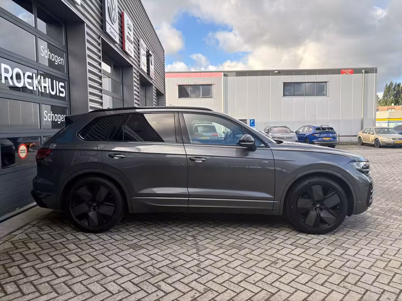 Volkswagen Touareg 3.0 TSi eHybrid 4MOTION 462 pk R-line | Trekhaak elek. uitklapbaar | 21 inch LM-Velgen | A