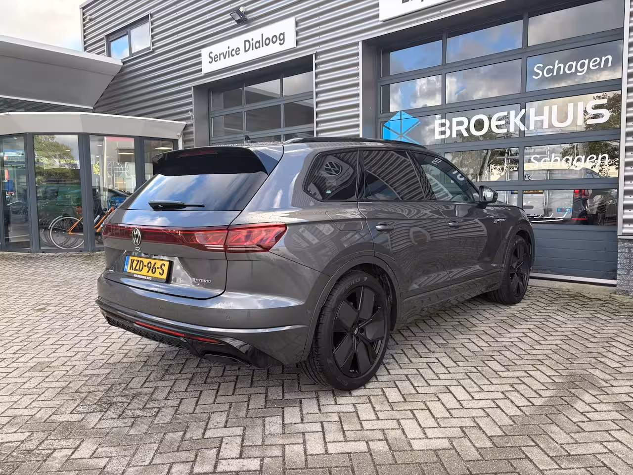 Volkswagen Touareg 3.0 TSi eHybrid 4MOTION 462 pk R-line | Trekhaak elek. uitklapbaar | 21 inch LM-Velgen | A