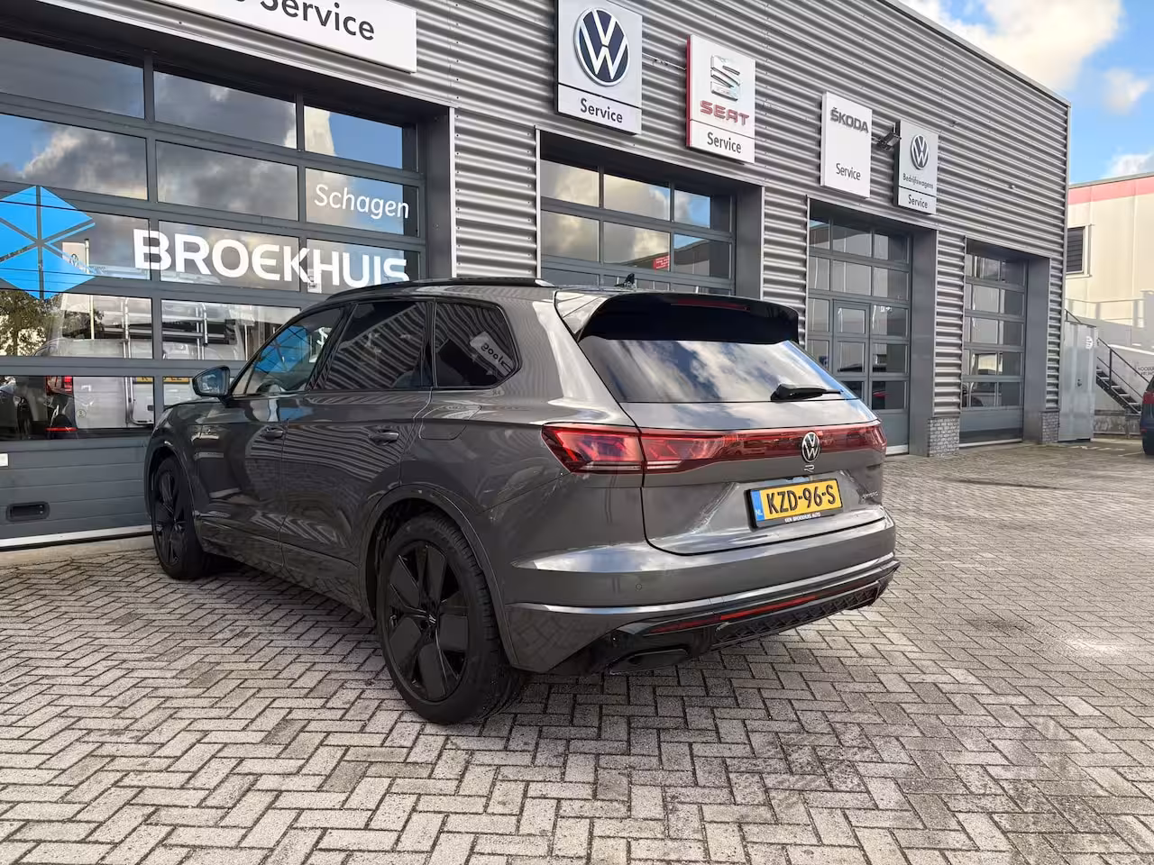 Volkswagen Touareg 3.0 TSi eHybrid 4MOTION 462 pk R-line | Trekhaak elek. uitklapbaar | 21 inch LM-Velgen | A