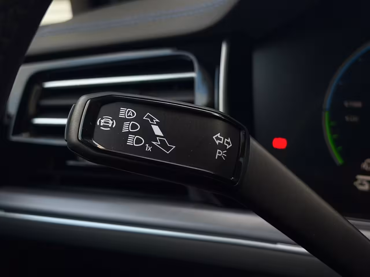 Volkswagen Touareg 3.0 TSi eHybrid 4MOTION 462 pk R-line | Trekhaak elek. uitklapbaar | 21 inch LM-Velgen | A