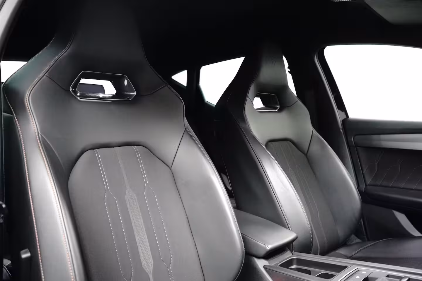 Cupra Leon 1.4 e-Hybrid 204 pk Essential 6-DSG | SoH 89, 33% | Apple Carplay | Parkeersensoren | Crui