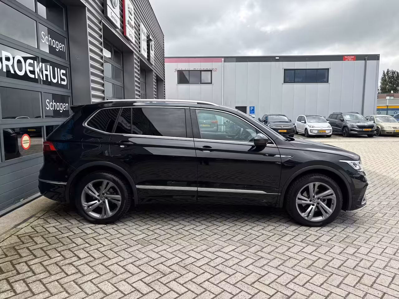 Volkswagen Tiguan Allspace 1.5 TSI 150 pk R-Line Business 7pers. 7-DSG | Trekhaak wegklapbaar | Apple Carplay | Stoel