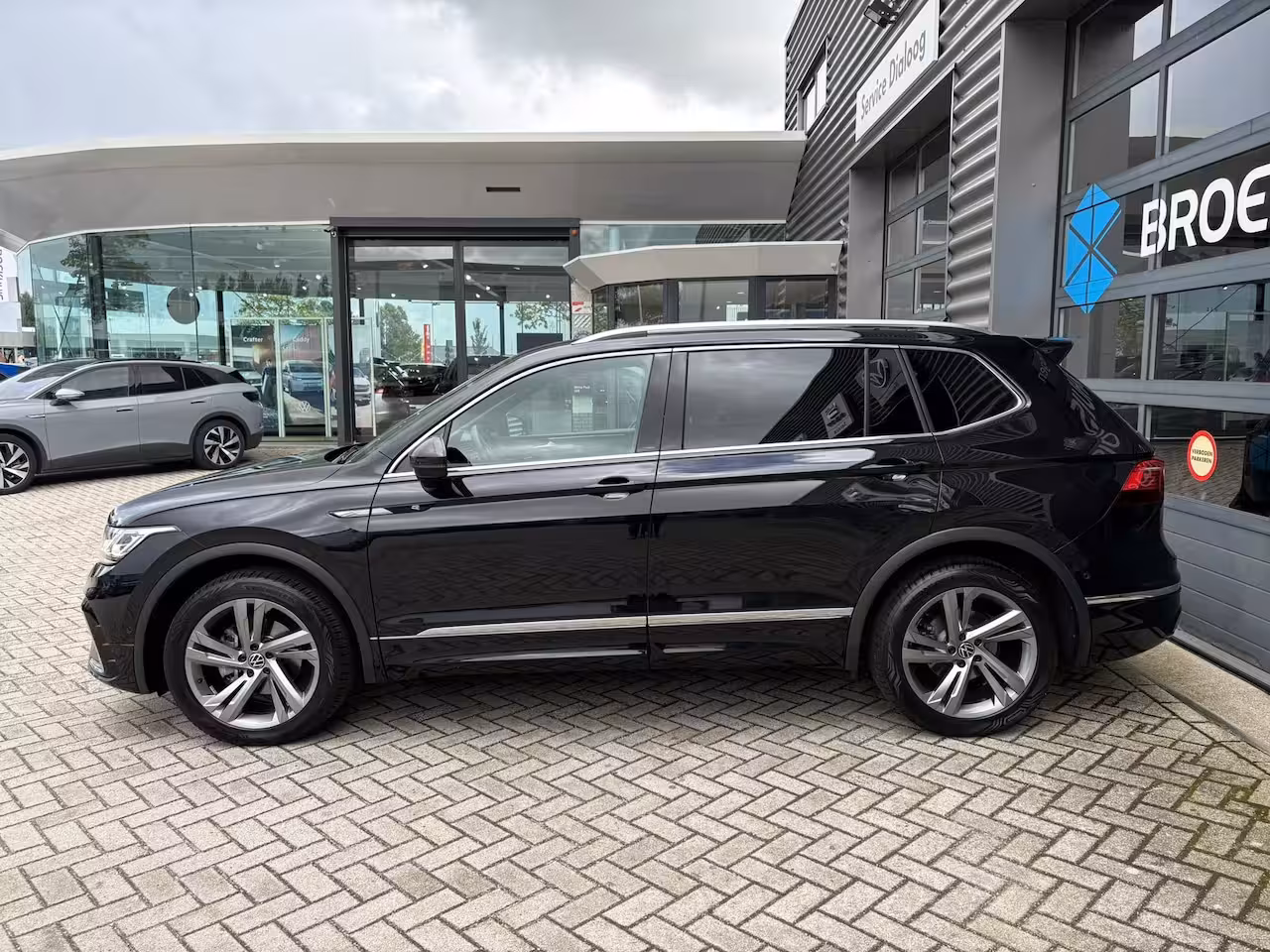 Volkswagen Tiguan Allspace 1.5 TSI 150 pk R-Line Business 7pers. 7-DSG | Trekhaak wegklapbaar | Apple Carplay | Stoel