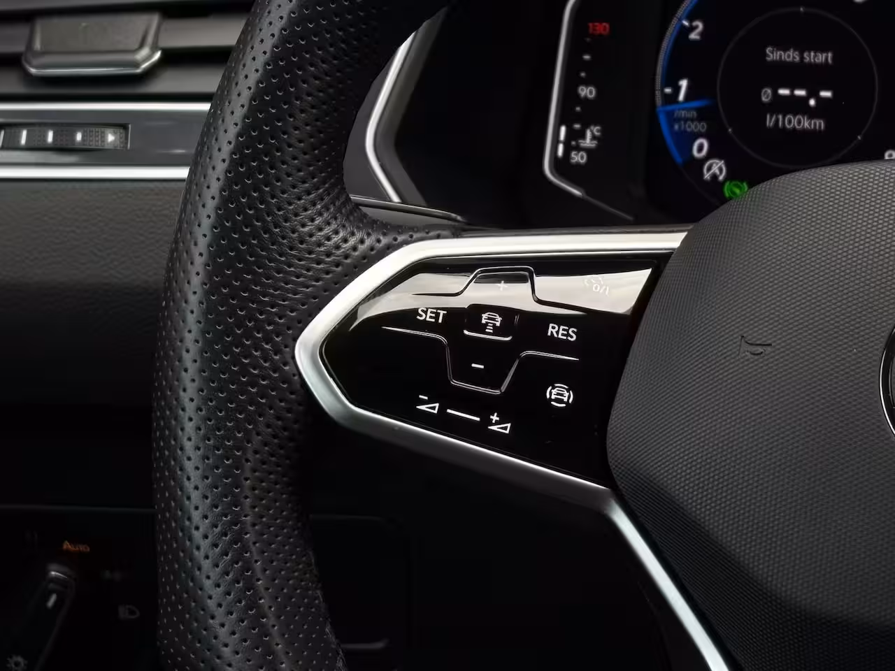 Volkswagen Tiguan Allspace 1.5 TSI 150 pk R-Line Business 7pers. 7-DSG | Trekhaak wegklapbaar | Apple Carplay | Stoel