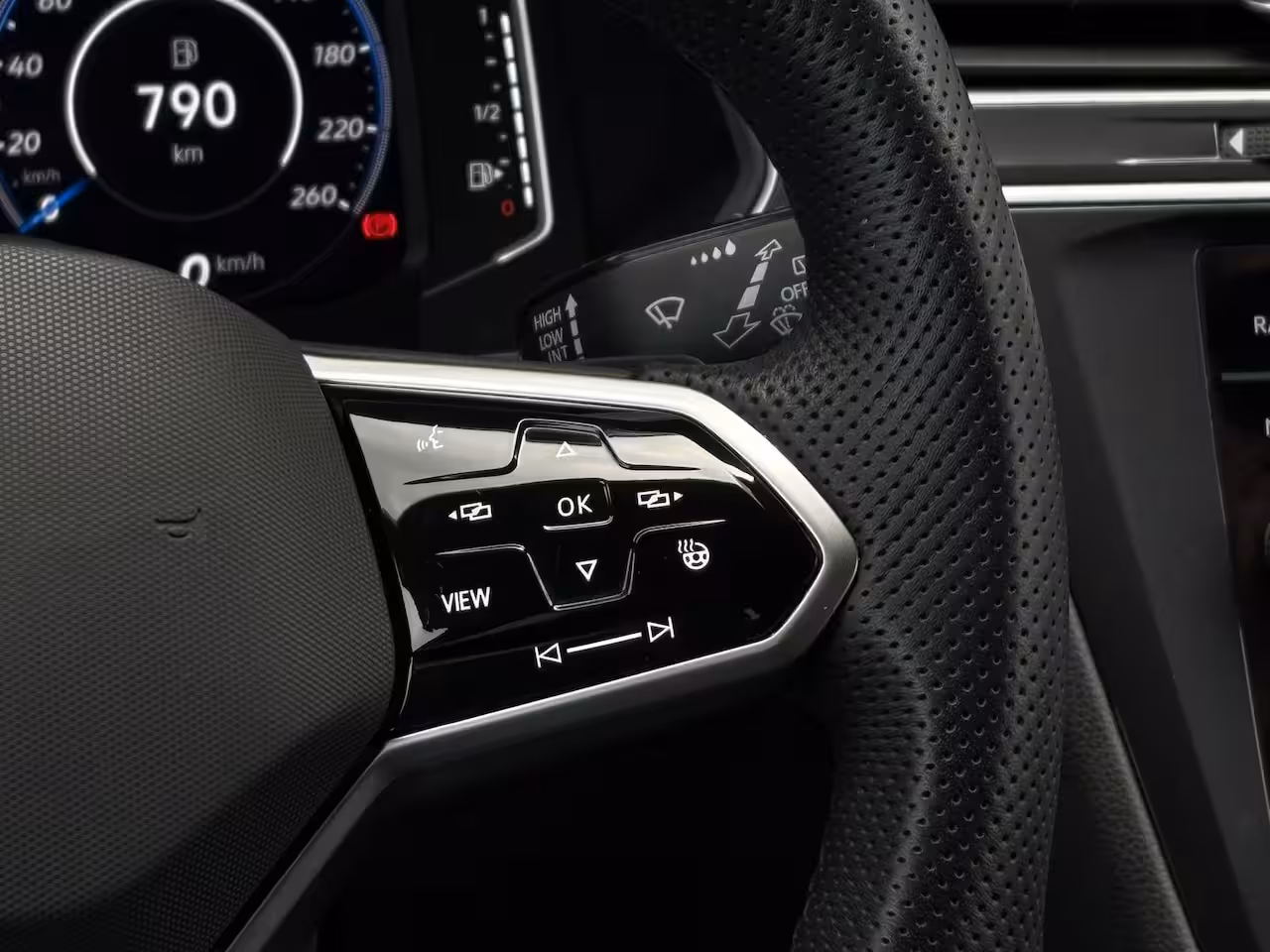 Volkswagen Tiguan Allspace 1.5 TSI 150 pk R-Line Business 7pers. 7-DSG | Trekhaak wegklapbaar | Apple Carplay | Stoel
