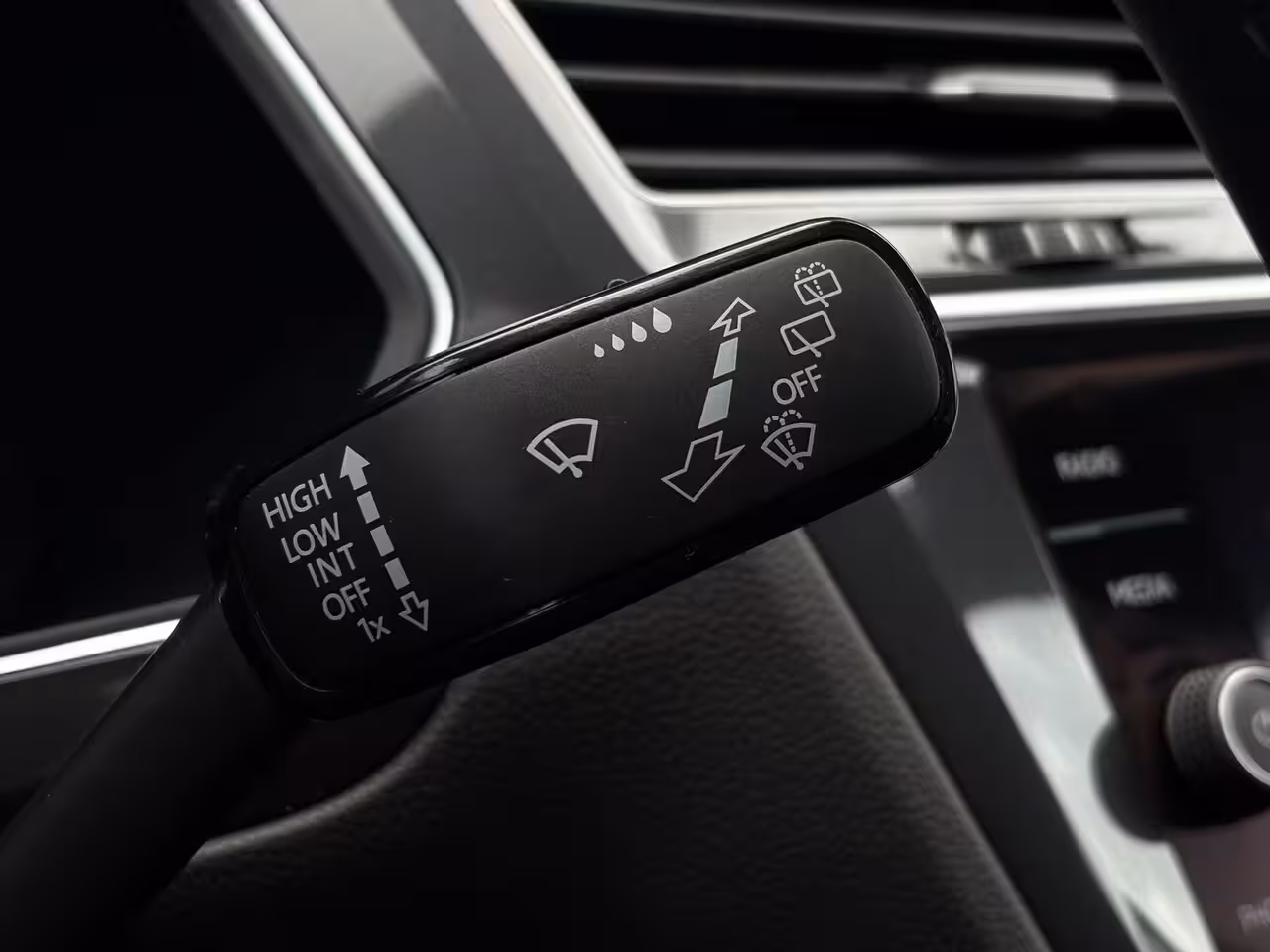 Volkswagen Tiguan Allspace 1.5 TSI 150 pk R-Line Business 7pers. 7-DSG | Trekhaak wegklapbaar | Apple Carplay | Stoel