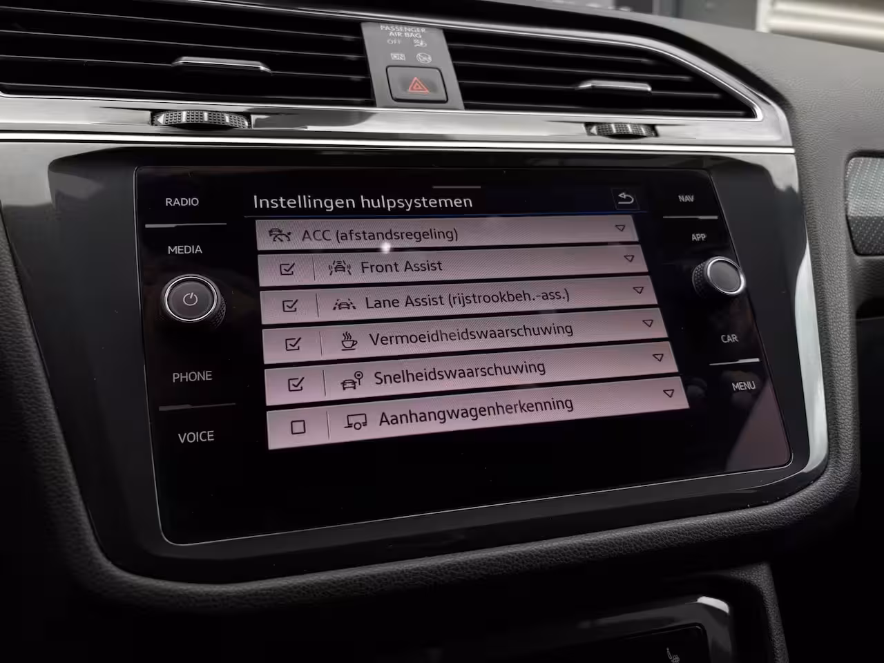 Volkswagen Tiguan Allspace 1.5 TSI 150 pk R-Line Business 7pers. 7-DSG | Trekhaak wegklapbaar | Apple Carplay | Stoel
