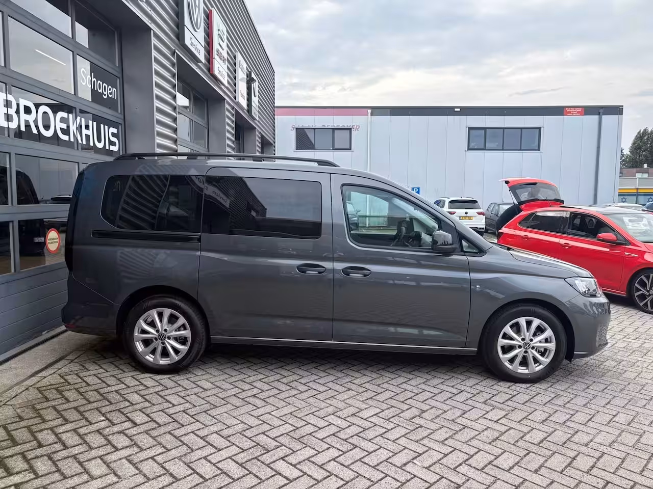 Volkswagen Caddy Maxi 1.5 eHybrid 150 pk DSG-6 Life | Achteruitrijcamera | Cruise control adaptief | Apple Carpl