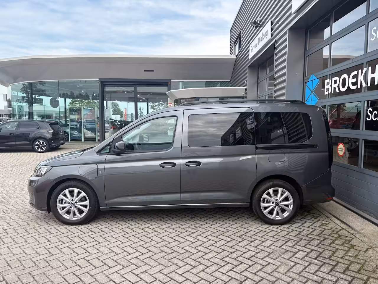 Volkswagen Caddy Maxi 1.5 eHybrid 150 pk DSG-6 Life | Achteruitrijcamera | Cruise control adaptief | Apple Carpl