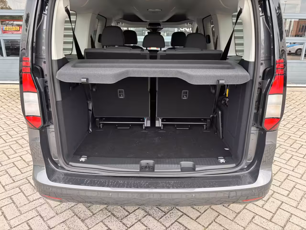 Volkswagen Caddy Maxi 1.5 eHybrid 150 pk DSG-6 Life | Achteruitrijcamera | Cruise control adaptief | Apple Carpl